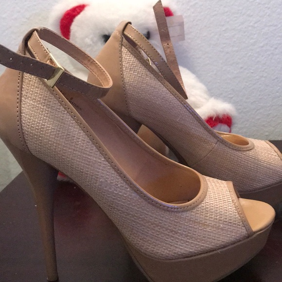 Size 8 Shoes. Only worn 3 times - Picture 3 of 5